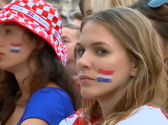 场外养眼福利：克罗地亚的美女球迷